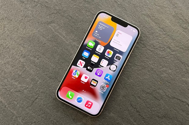 iPhone 13 front v2 iPhone 13 screen